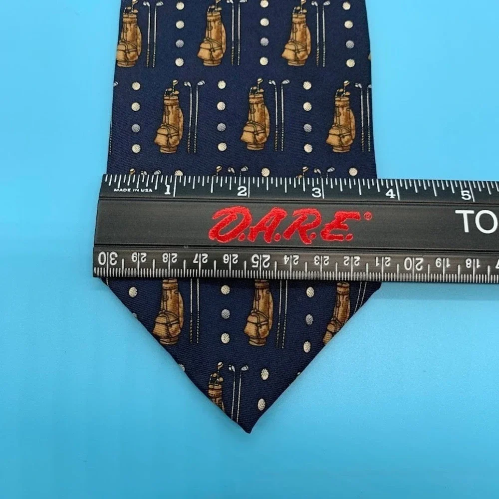 Vintage The Good Life Golf Bag Print Preppy 100% Silk Men's Classic Neck Tie